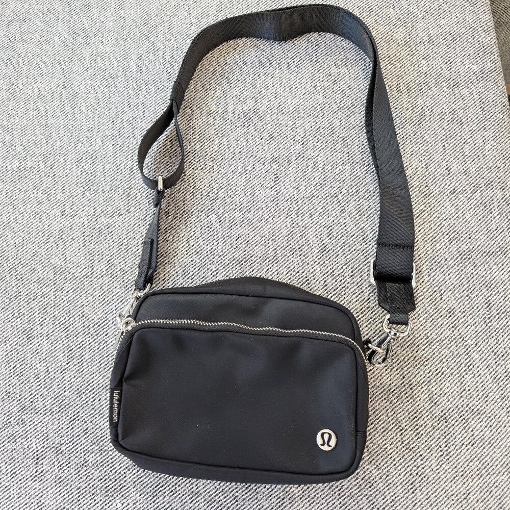 Lululemon - Everywhere Crossbody Bag 2L Metal Hardware